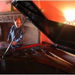 {barganews} Moving a Steinway piano into Barga Vecchia