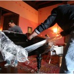{barganews} Moving a Steinway piano into Barga Vecchia