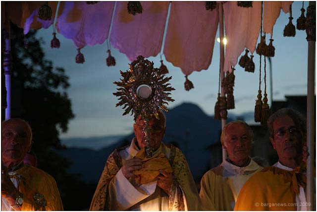 Corpus Domini procession through Barga 2009035