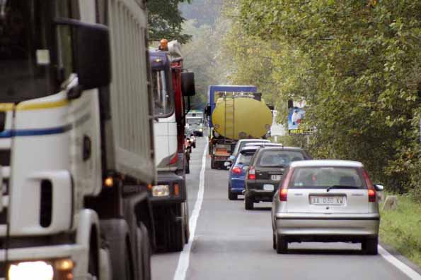 Pieroni e Mastronaldi: una raccolta di firme contro il traffico pesante