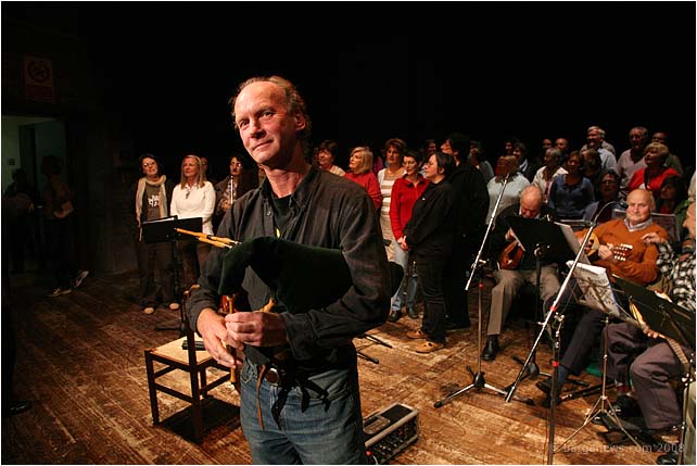 Hamish Moore: School of Traditional Song, Music and Dance